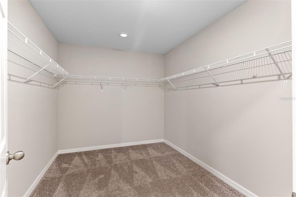 For Rent: $3,200 (5 beds, 3 baths, 2909 Square Feet)