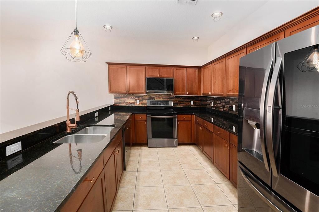 待售: $445,000 (3 贝兹, 2 浴室, 2275 平方英尺)