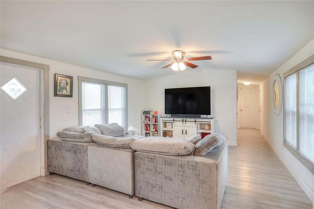 待售: $360,000 (3 贝兹, 3 浴室, 1150 平方英尺)