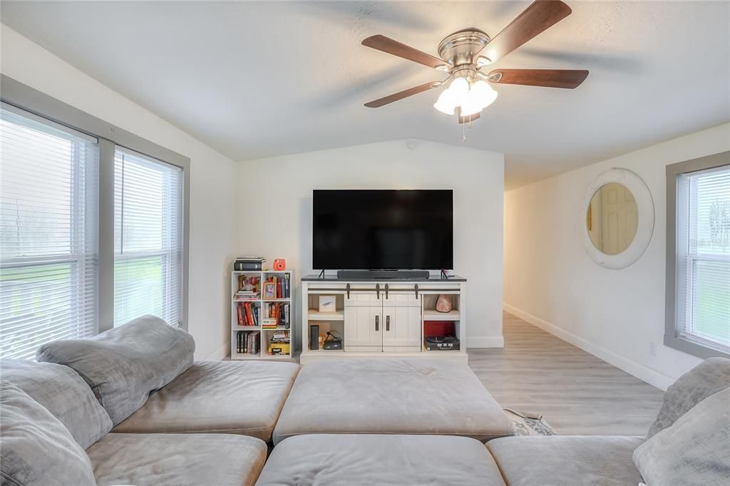 待售: $360,000 (3 贝兹, 3 浴室, 1150 平方英尺)