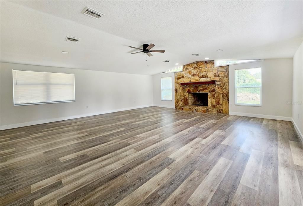 Activo con contrato: $419,900 (3 camas, 2 baños, 1744 Pies cuadrados)