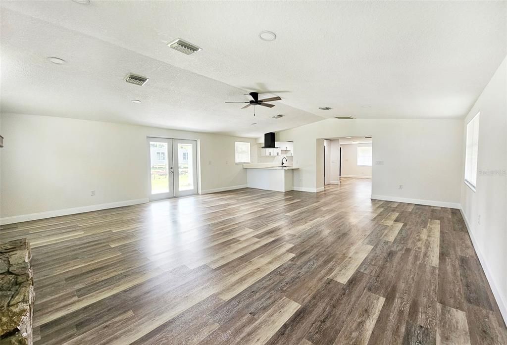 Activo con contrato: $419,900 (3 camas, 2 baños, 1744 Pies cuadrados)