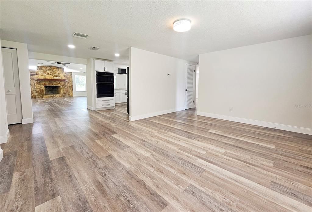 Activo con contrato: $419,900 (3 camas, 2 baños, 1744 Pies cuadrados)