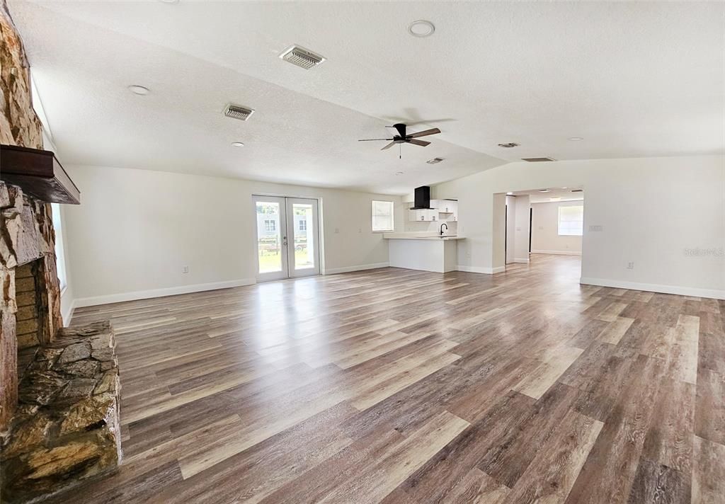 Activo con contrato: $419,900 (3 camas, 2 baños, 1744 Pies cuadrados)