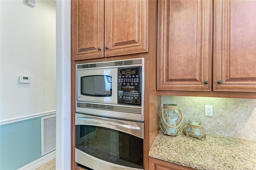 Active With Contract: $925,000 (4 beds, 3 baths, 2901 Square Feet)