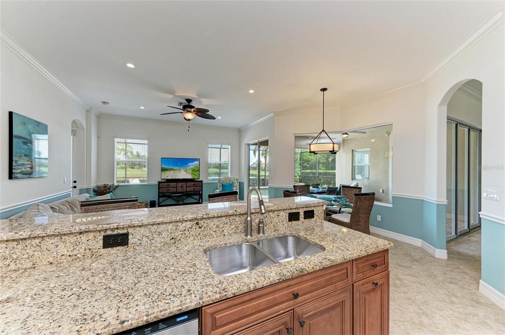 Active With Contract: $925,000 (4 beds, 3 baths, 2901 Square Feet)