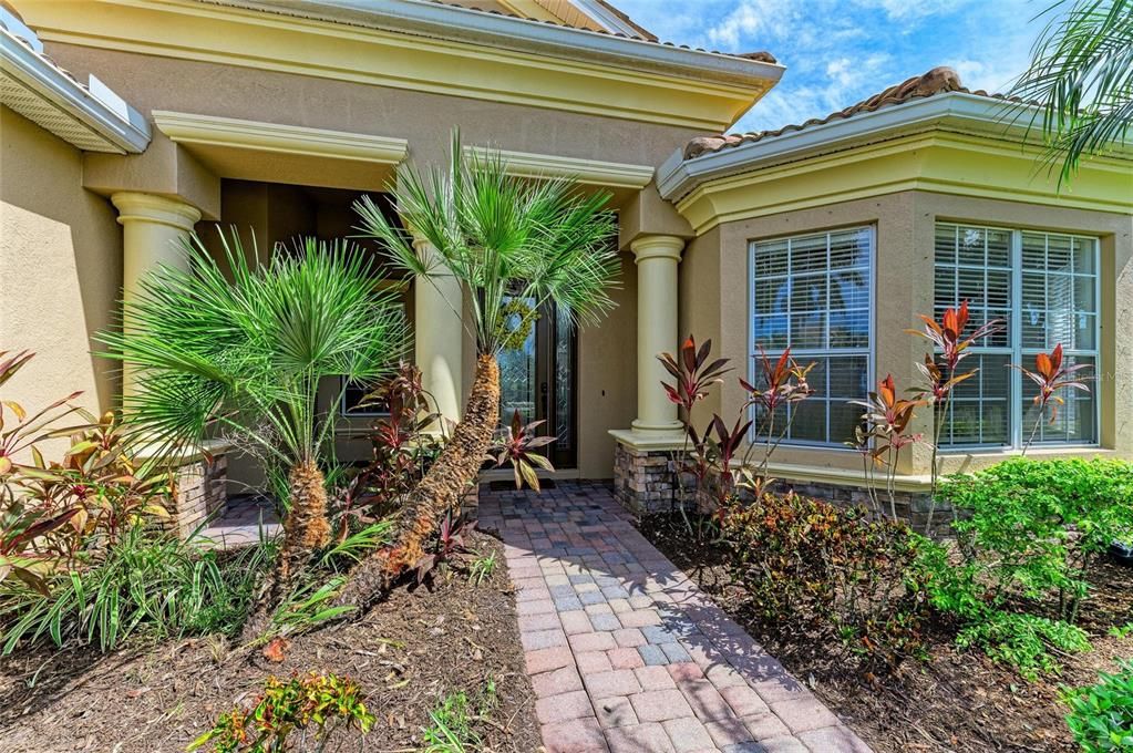 Active With Contract: $925,000 (4 beds, 3 baths, 2901 Square Feet)