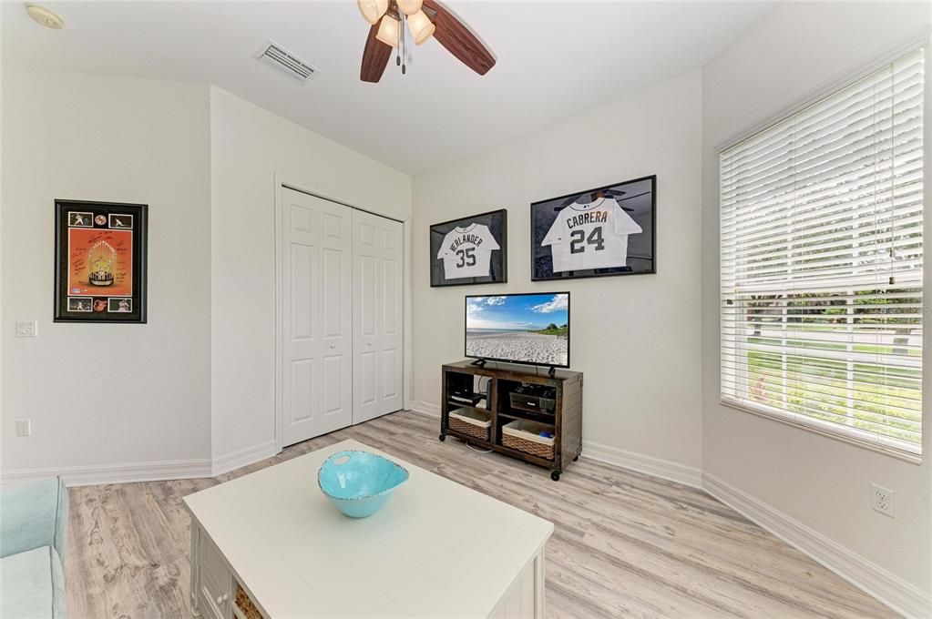 Active With Contract: $925,000 (4 beds, 3 baths, 2901 Square Feet)