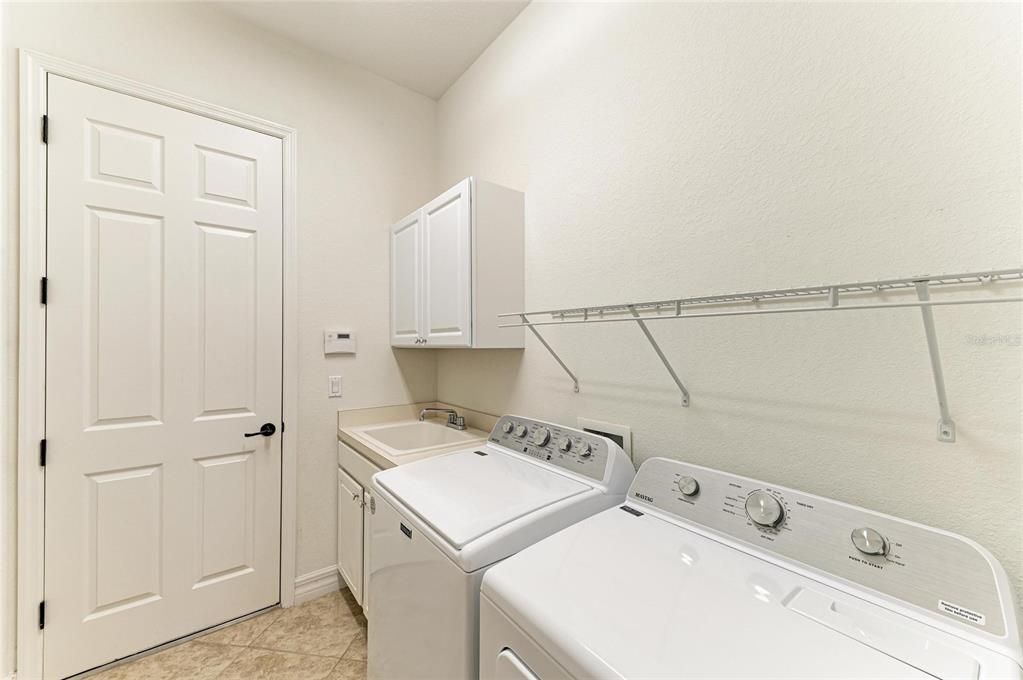 Active With Contract: $925,000 (4 beds, 3 baths, 2901 Square Feet)