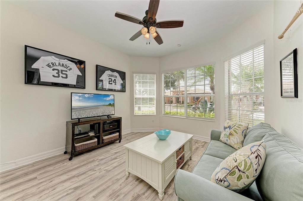 Active With Contract: $925,000 (4 beds, 3 baths, 2901 Square Feet)