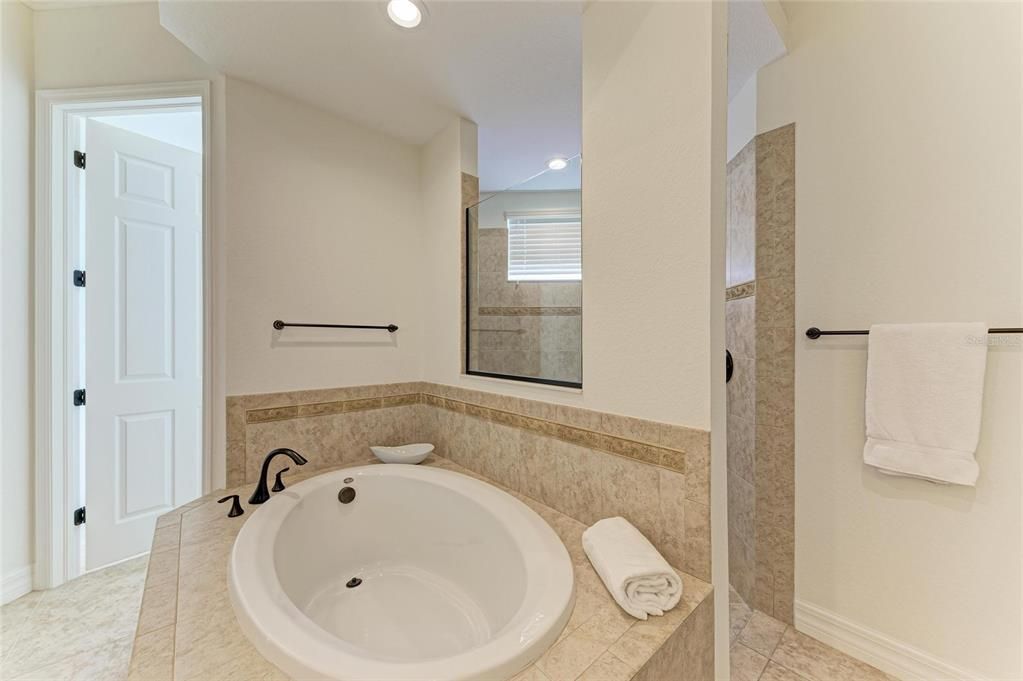 Active With Contract: $925,000 (4 beds, 3 baths, 2901 Square Feet)