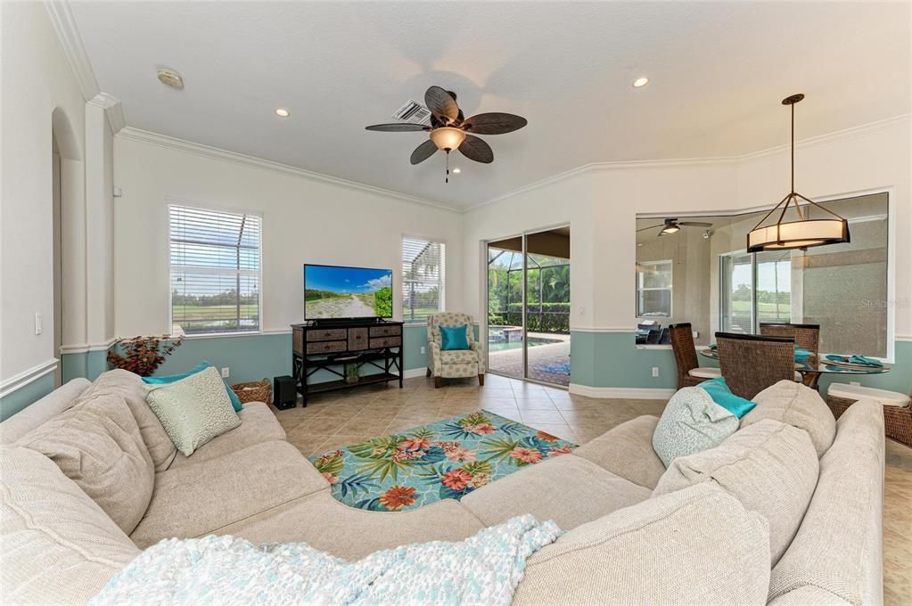 Active With Contract: $925,000 (4 beds, 3 baths, 2901 Square Feet)