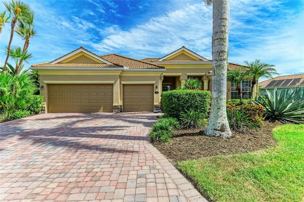 Active With Contract: $925,000 (4 beds, 3 baths, 2901 Square Feet)