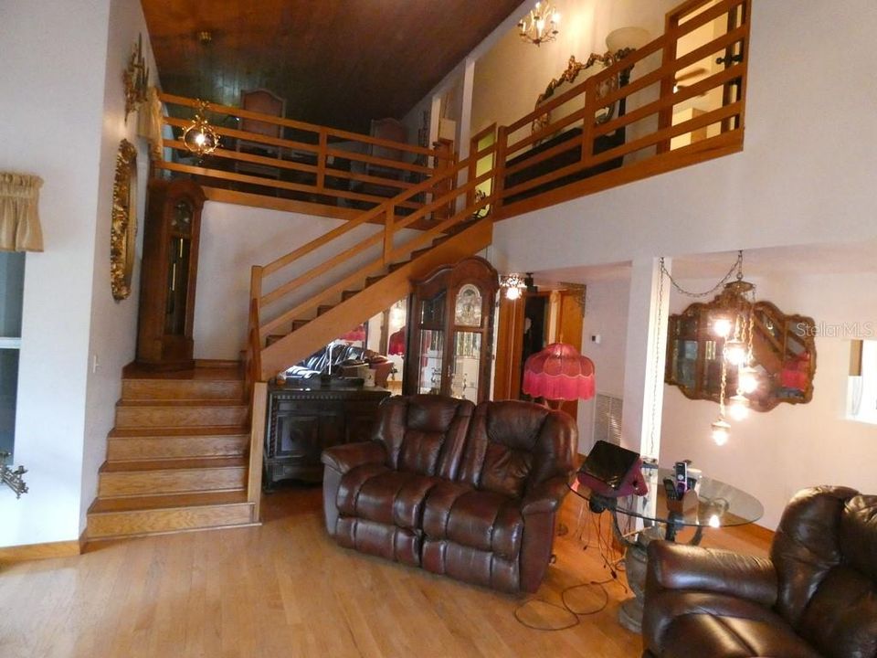 En Venta: $930,000 (3 camas, 2 baños, 1920 Pies cuadrados)