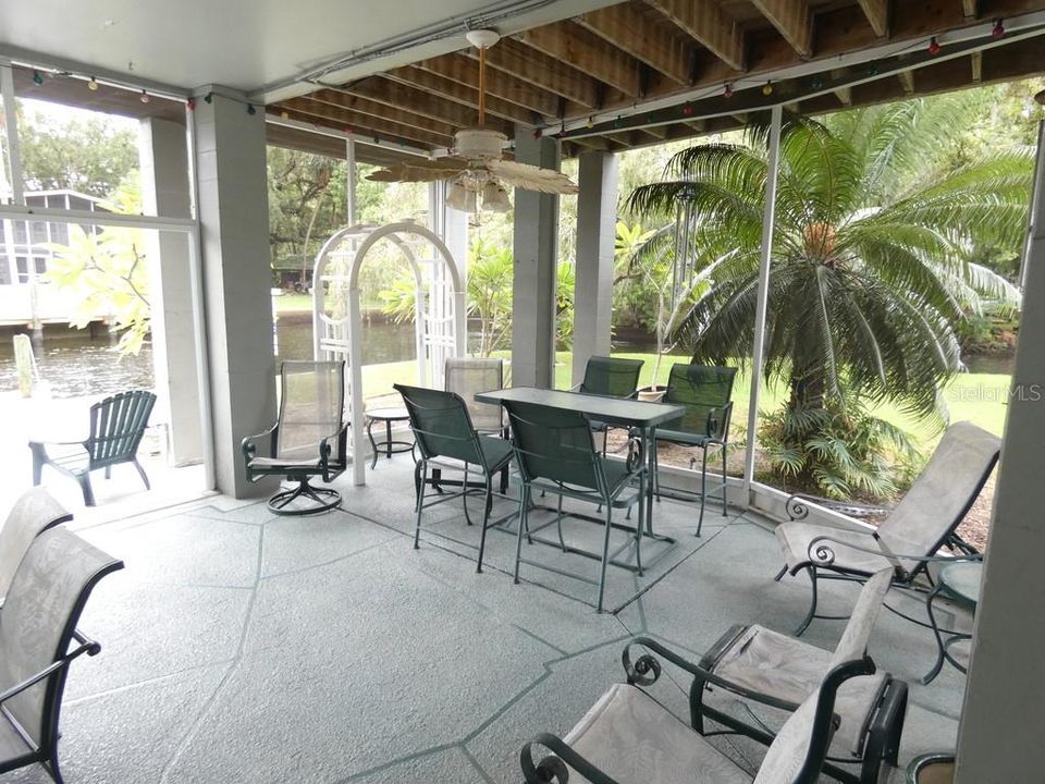 En Venta: $930,000 (3 camas, 2 baños, 1920 Pies cuadrados)