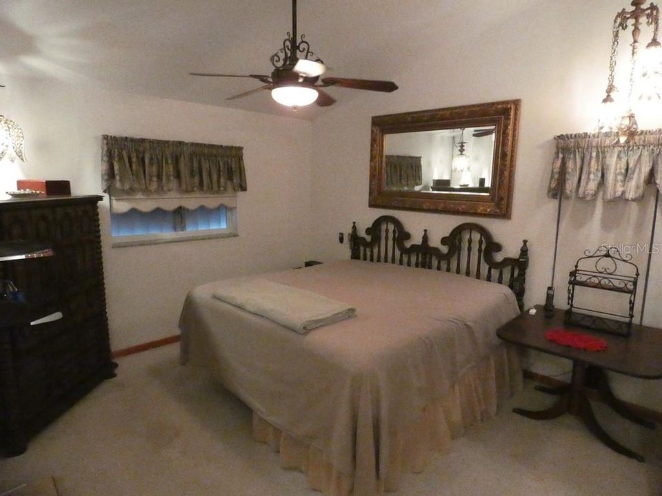 En Venta: $930,000 (3 camas, 2 baños, 1920 Pies cuadrados)