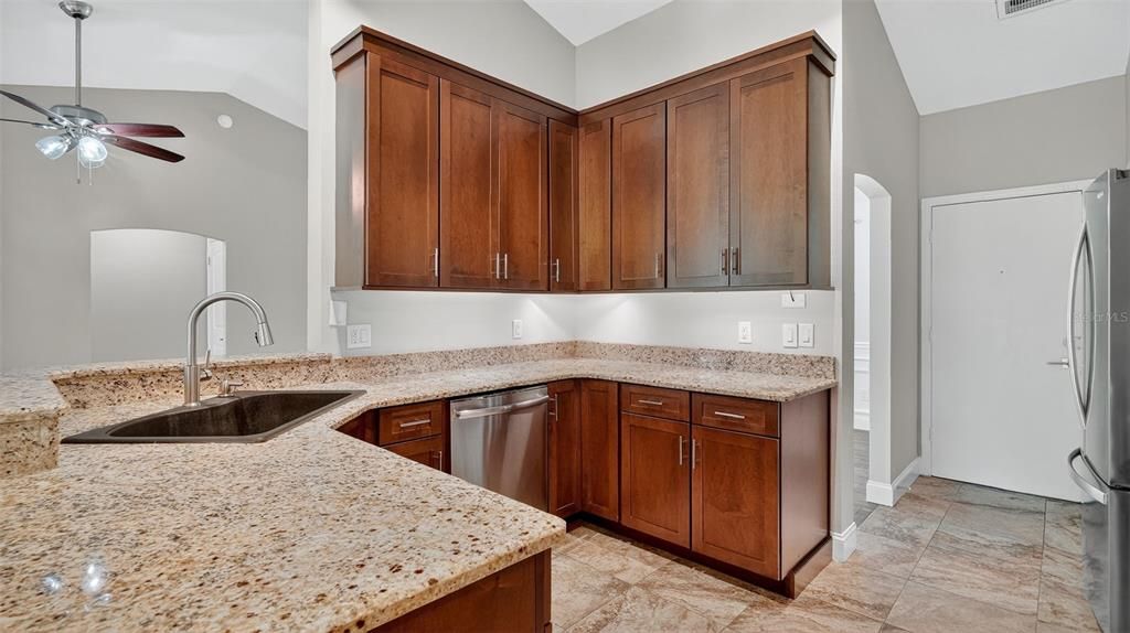 На продажу: $564,900 (3 спален, 2 ванн, 1931 Квадратных фут)