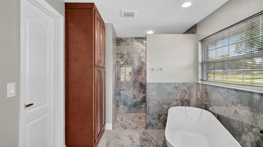 На продажу: $564,900 (3 спален, 2 ванн, 1931 Квадратных фут)