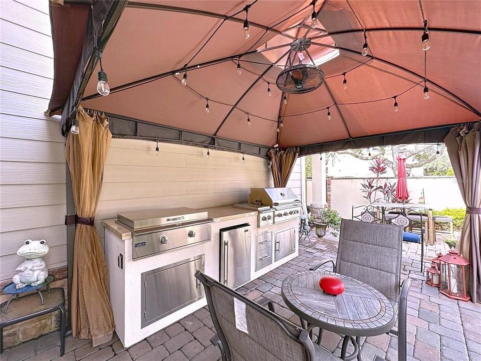 For Sale: $909,000 (3 beds, 2 baths, 2935 Square Feet)