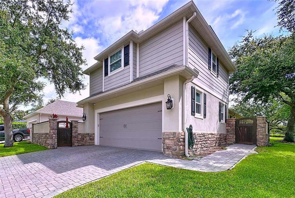 For Sale: $909,000 (3 beds, 2 baths, 2935 Square Feet)