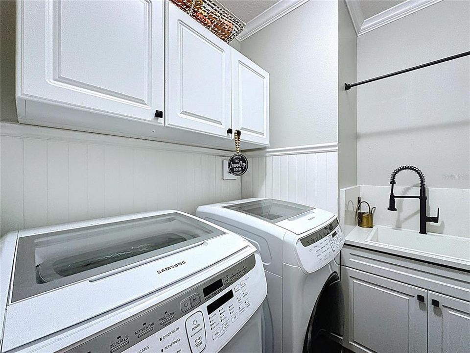 For Sale: $909,000 (3 beds, 2 baths, 2935 Square Feet)