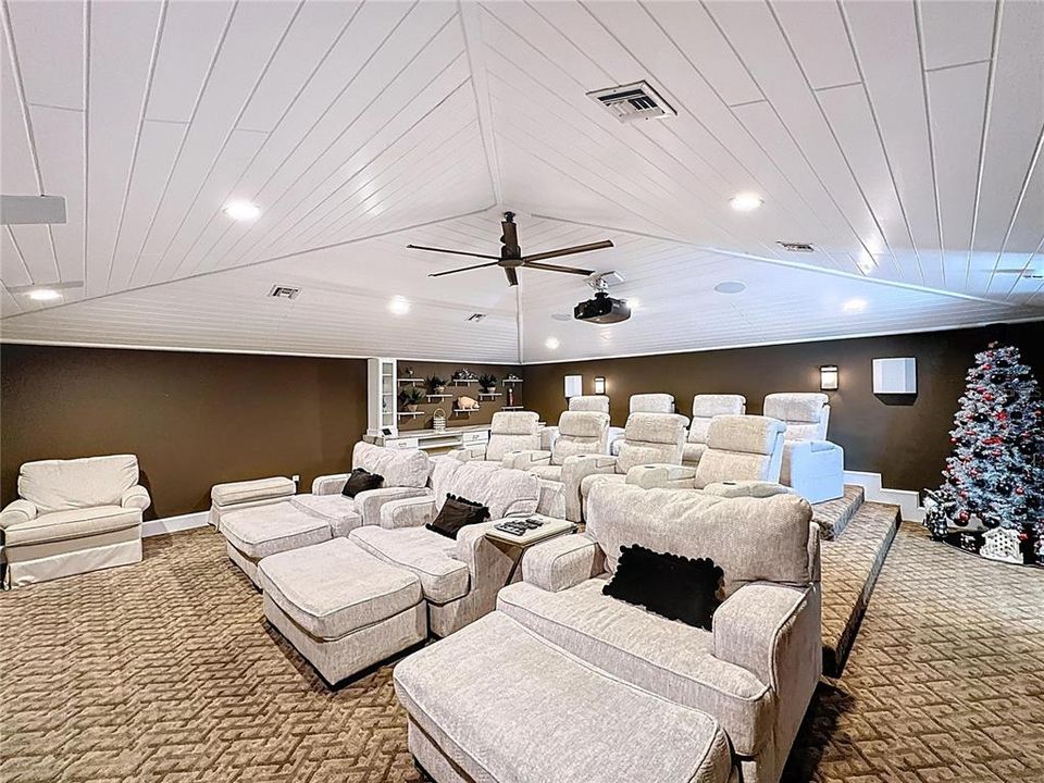 For Sale: $909,000 (3 beds, 2 baths, 2935 Square Feet)