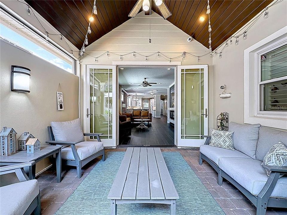 For Sale: $909,000 (3 beds, 2 baths, 2935 Square Feet)