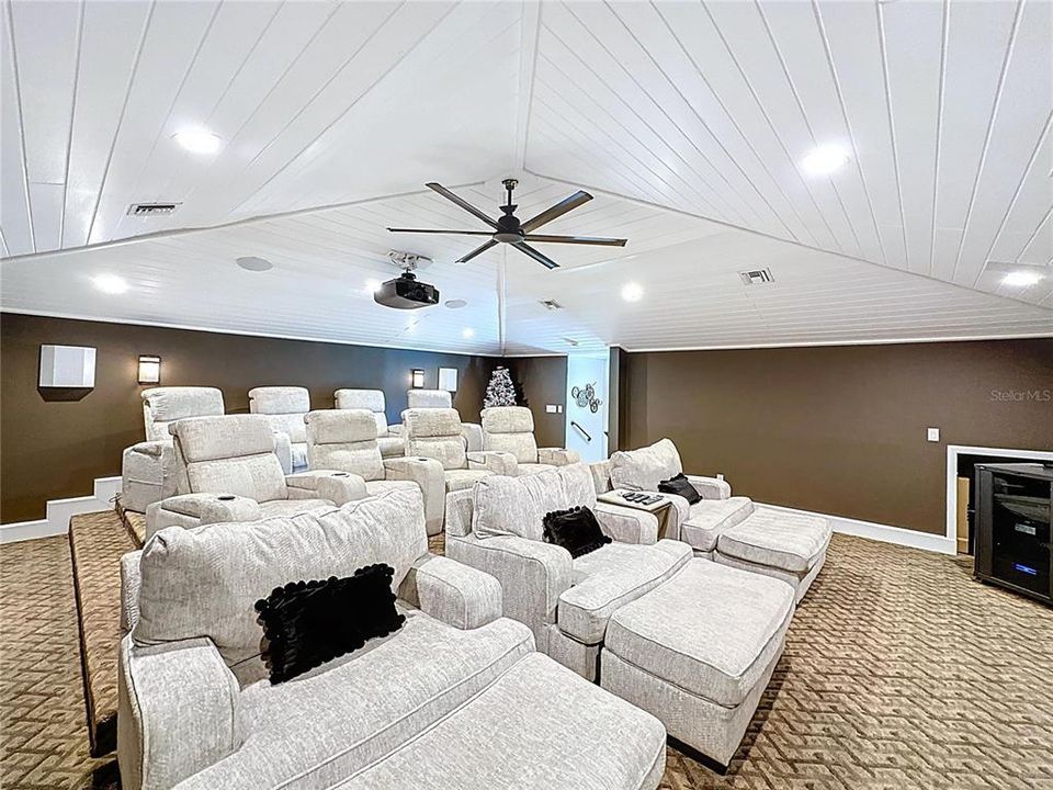 For Sale: $909,000 (3 beds, 2 baths, 2935 Square Feet)