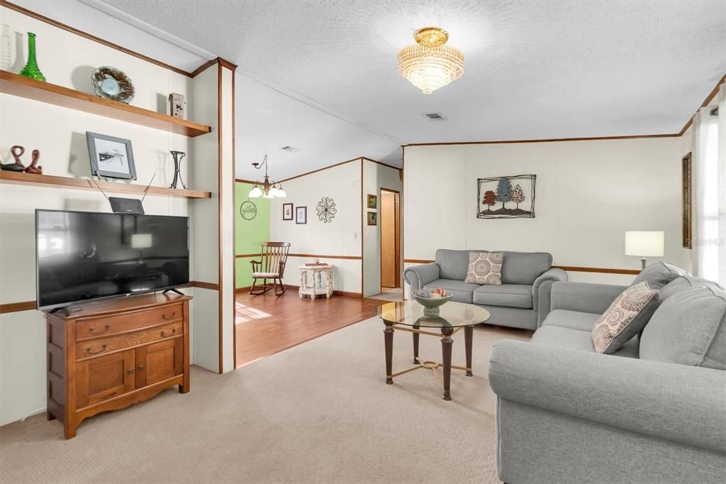 Active With Contract: $232,000 (3 beds, 2 baths, 1104 Square Feet)