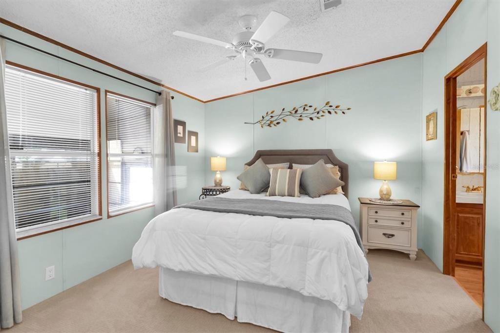 Active With Contract: $232,000 (3 beds, 2 baths, 1104 Square Feet)