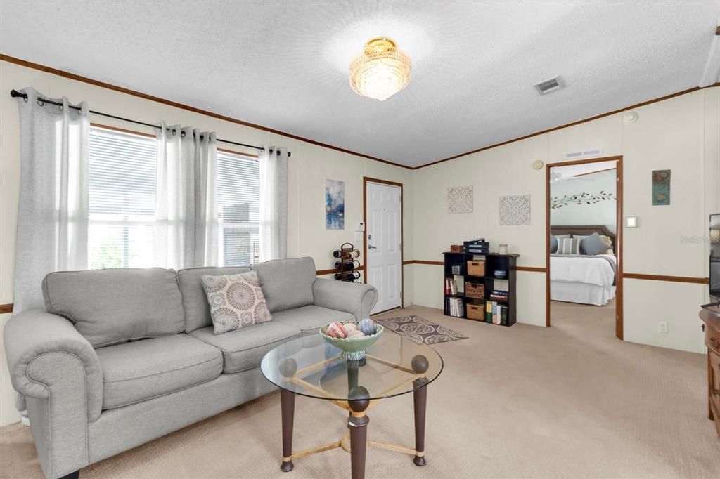 Active With Contract: $232,000 (3 beds, 2 baths, 1104 Square Feet)