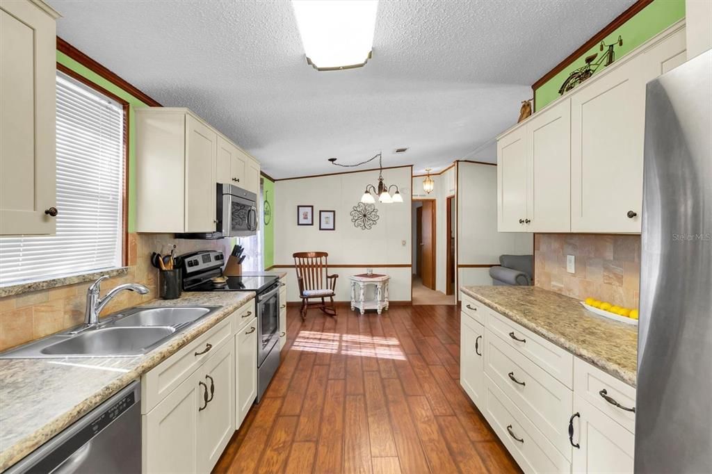 Active With Contract: $232,000 (3 beds, 2 baths, 1104 Square Feet)