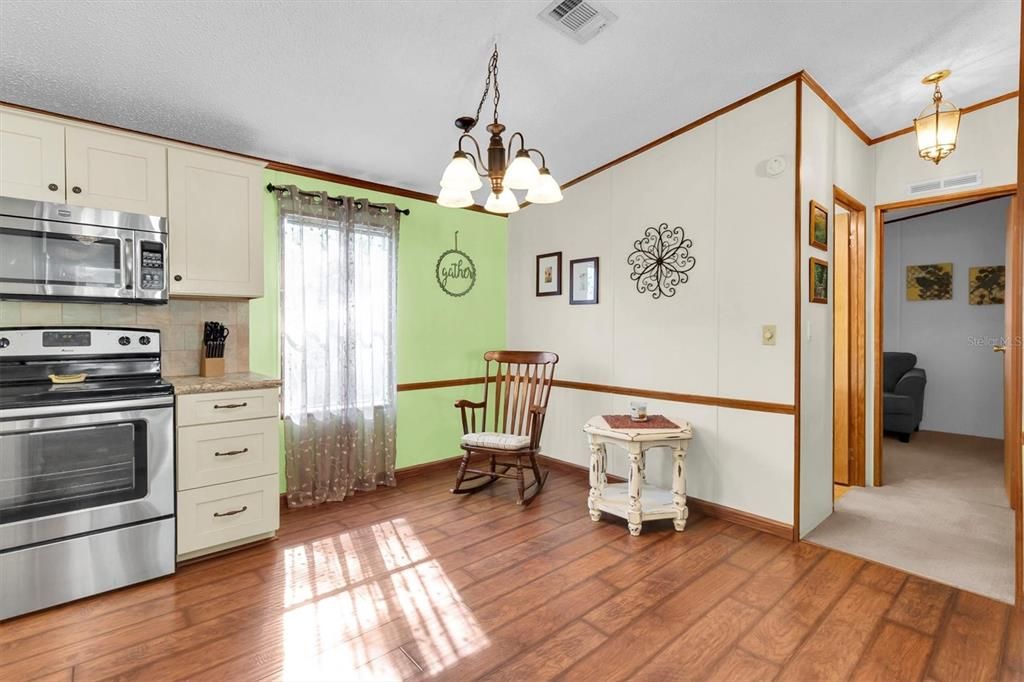 Active With Contract: $232,000 (3 beds, 2 baths, 1104 Square Feet)