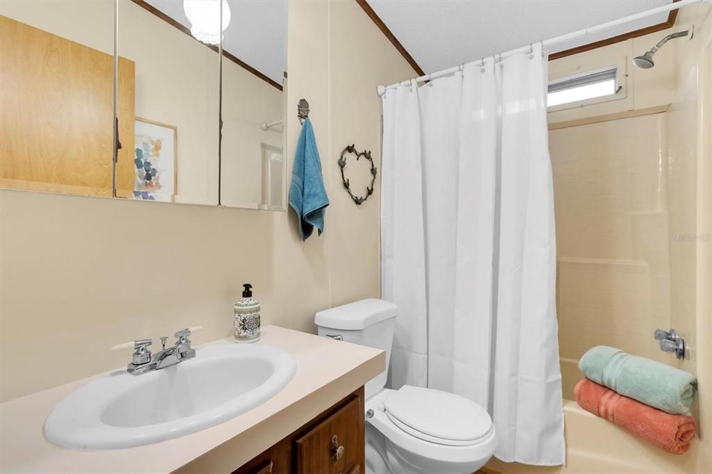 Active With Contract: $232,000 (3 beds, 2 baths, 1104 Square Feet)