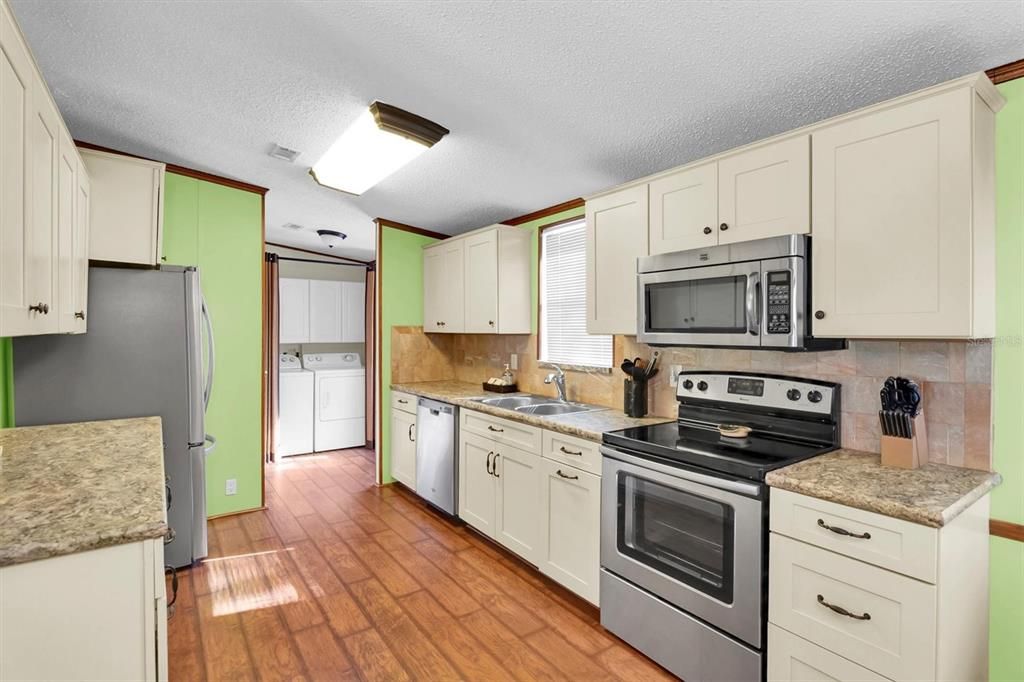 Active With Contract: $232,000 (3 beds, 2 baths, 1104 Square Feet)