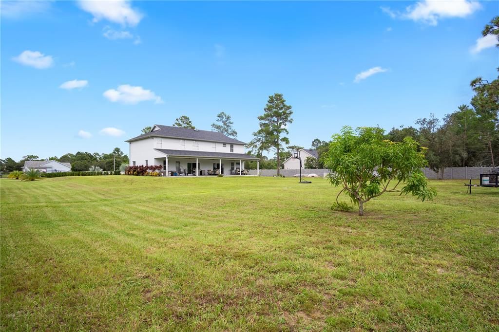 For Sale: $975,000 (5 beds, 3 baths, 3952 Square Feet)