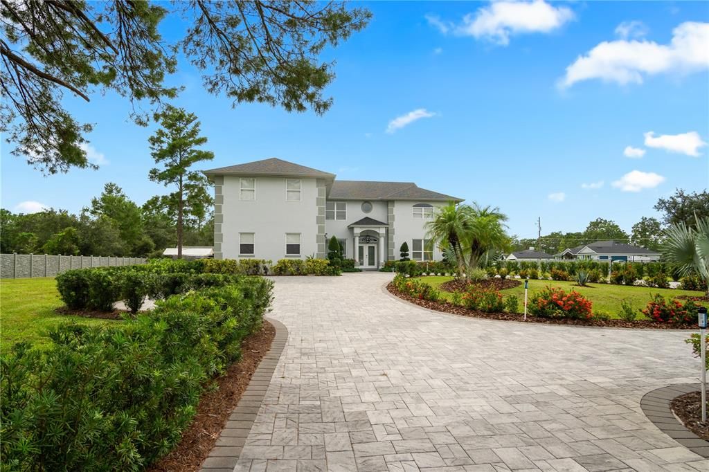 For Sale: $975,000 (5 beds, 3 baths, 3952 Square Feet)