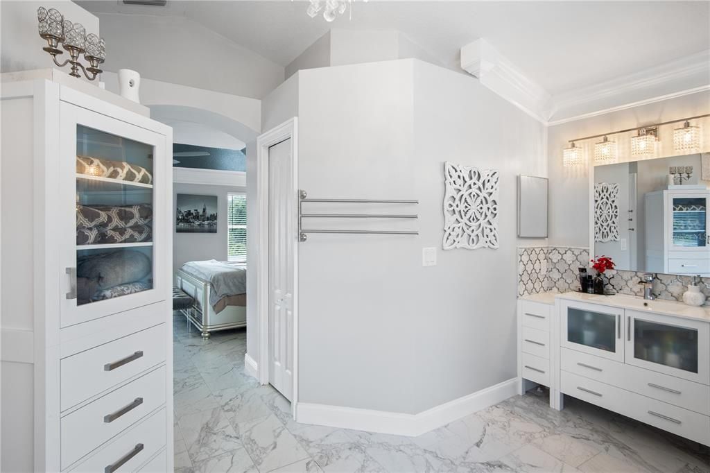 For Sale: $975,000 (5 beds, 3 baths, 3952 Square Feet)