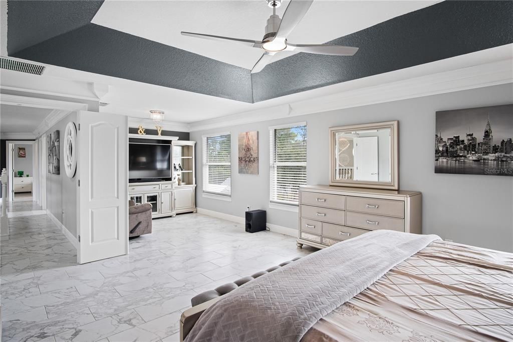 For Sale: $975,000 (5 beds, 3 baths, 3952 Square Feet)