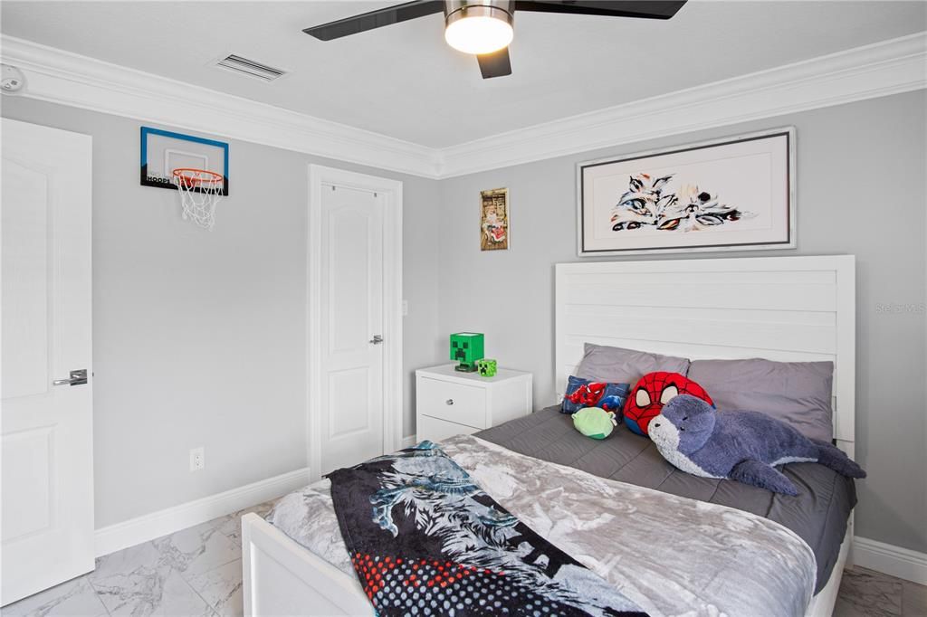 For Sale: $975,000 (5 beds, 3 baths, 3952 Square Feet)