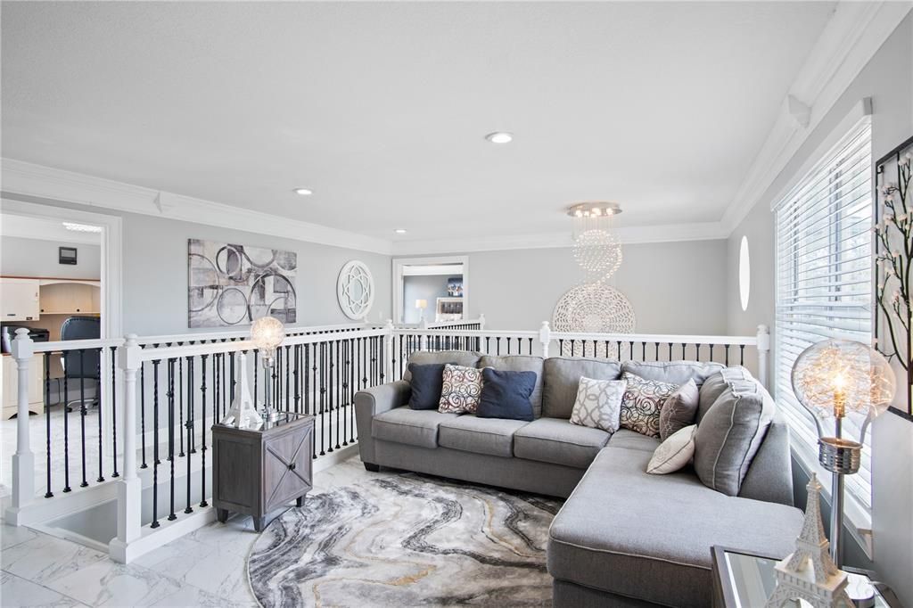 For Sale: $975,000 (5 beds, 3 baths, 3952 Square Feet)