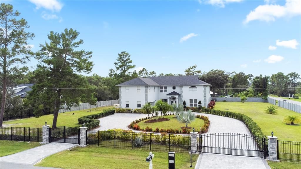 For Sale: $975,000 (5 beds, 3 baths, 3952 Square Feet)