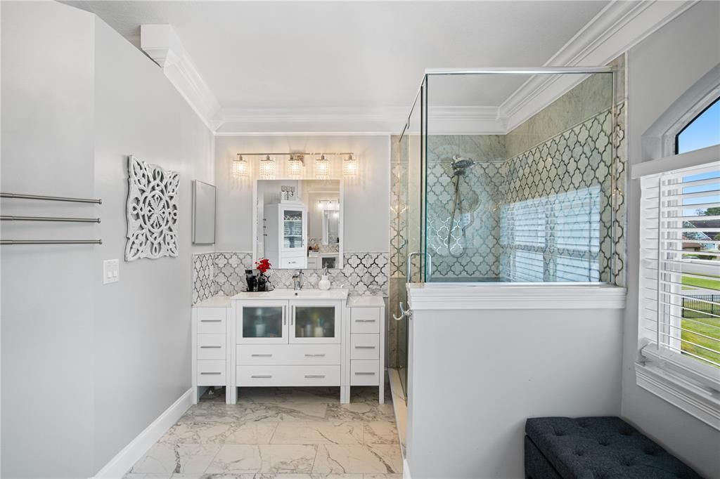 For Sale: $975,000 (5 beds, 3 baths, 3952 Square Feet)