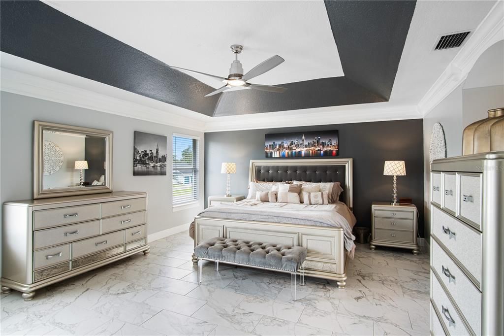 For Sale: $975,000 (5 beds, 3 baths, 3952 Square Feet)