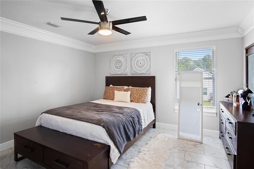 For Sale: $975,000 (5 beds, 3 baths, 3952 Square Feet)