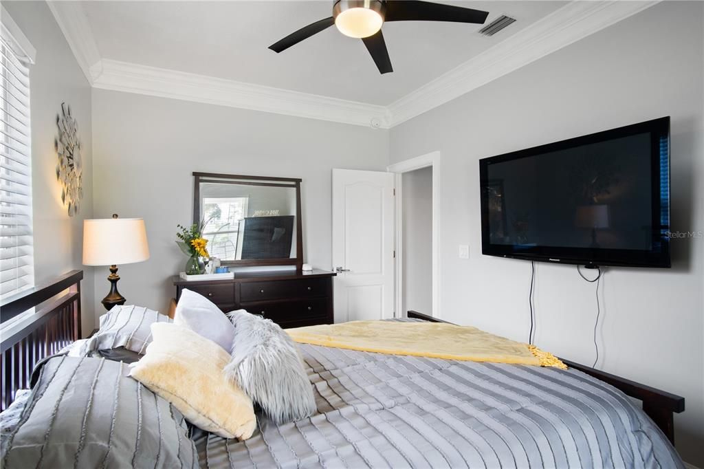 For Sale: $975,000 (5 beds, 3 baths, 3952 Square Feet)