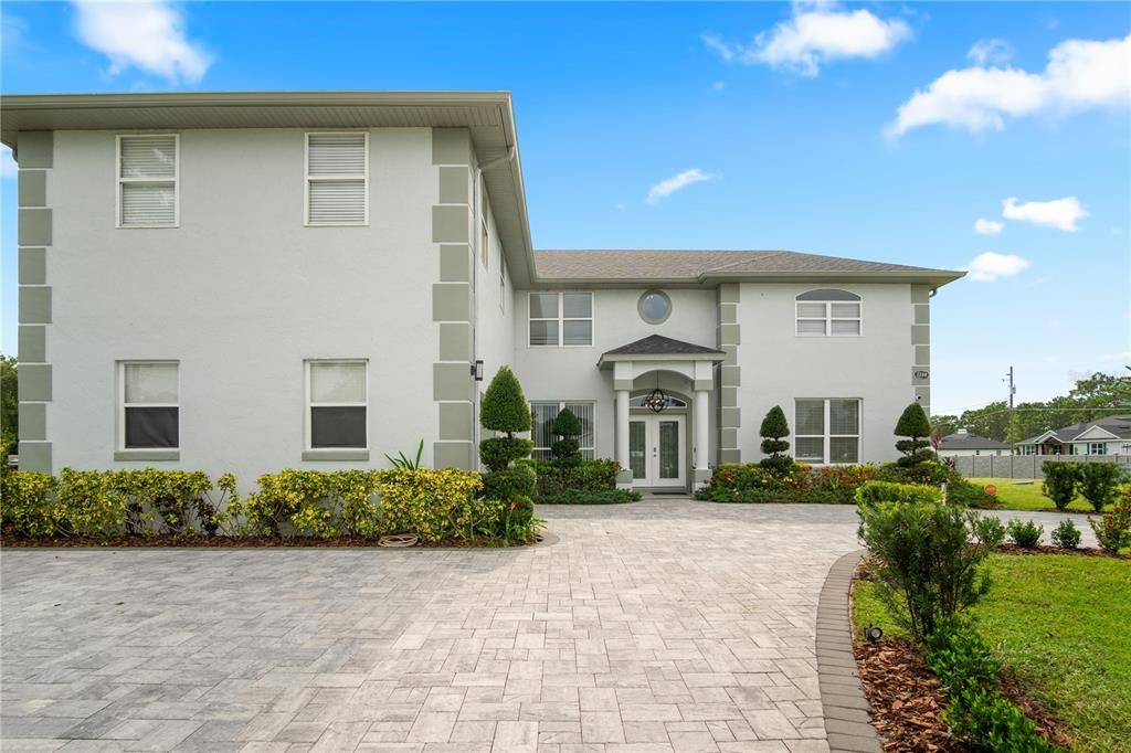 For Sale: $975,000 (5 beds, 3 baths, 3952 Square Feet)