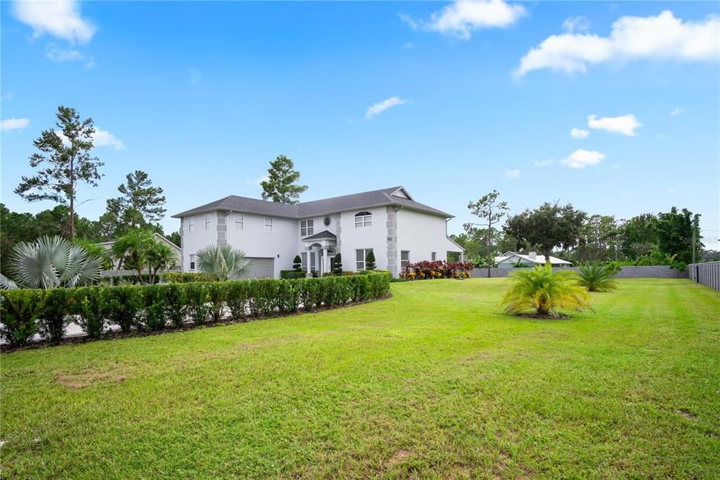 For Sale: $975,000 (5 beds, 3 baths, 3952 Square Feet)