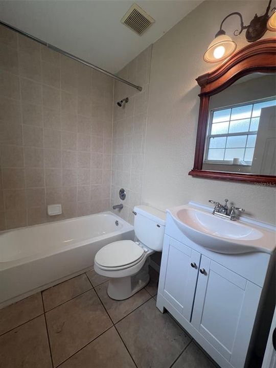 出租: $1,600 (2 贝兹, 2 浴室, 952 平方英尺)