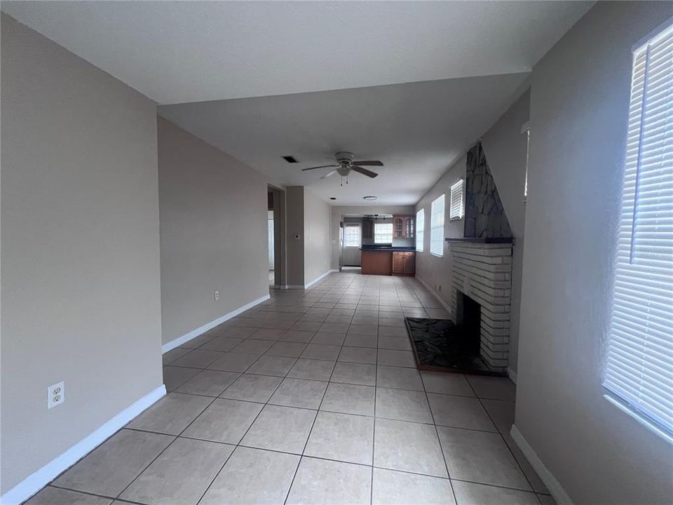 出租: $1,600 (2 贝兹, 2 浴室, 952 平方英尺)